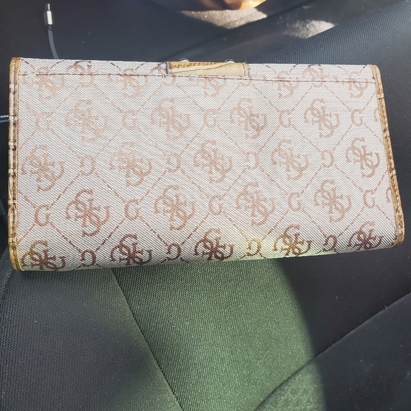 Guess wallet - Picture 2 of 3